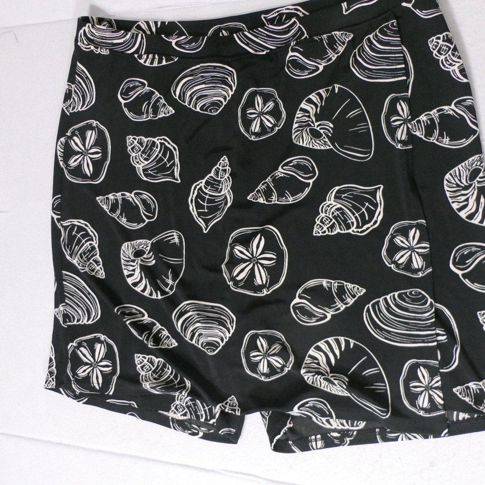 Chicos Travelers Women Skort 3 Black White Seashell Coastal Beachy Summer Cruise